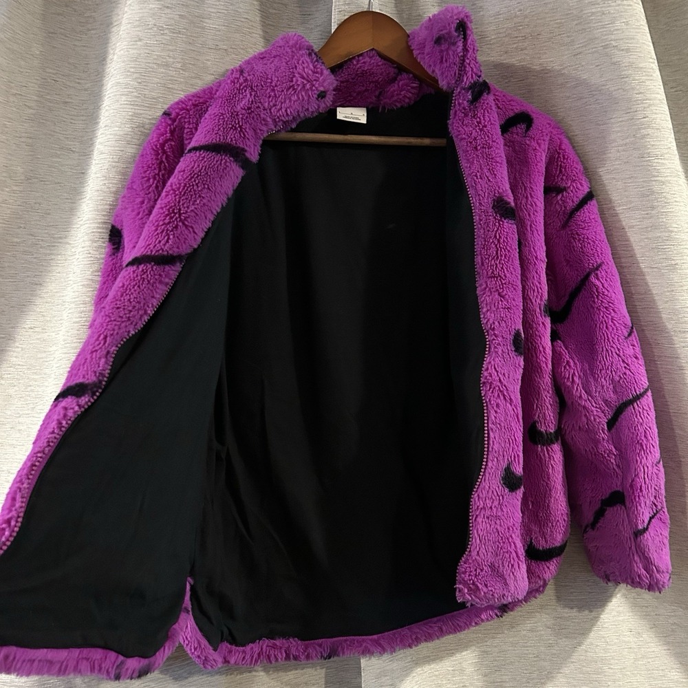 Nike Printed Faux Fur Jacket Women's Large Purple Full Zip AOP Soft DX6416-551 - Picture 3 of 9